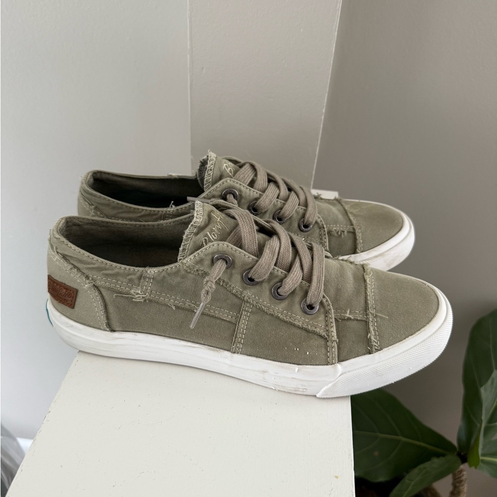 Blowfish Casual Olive Green Women’s 9.5 Slip-on Sneakers